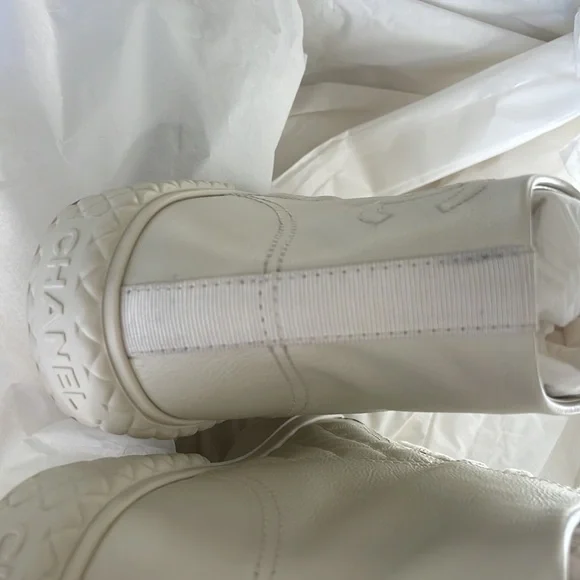 Chanel 21b high top white black quilted trainer cap toe velvet sneakers sz 38.5 - Picture 9 of 12